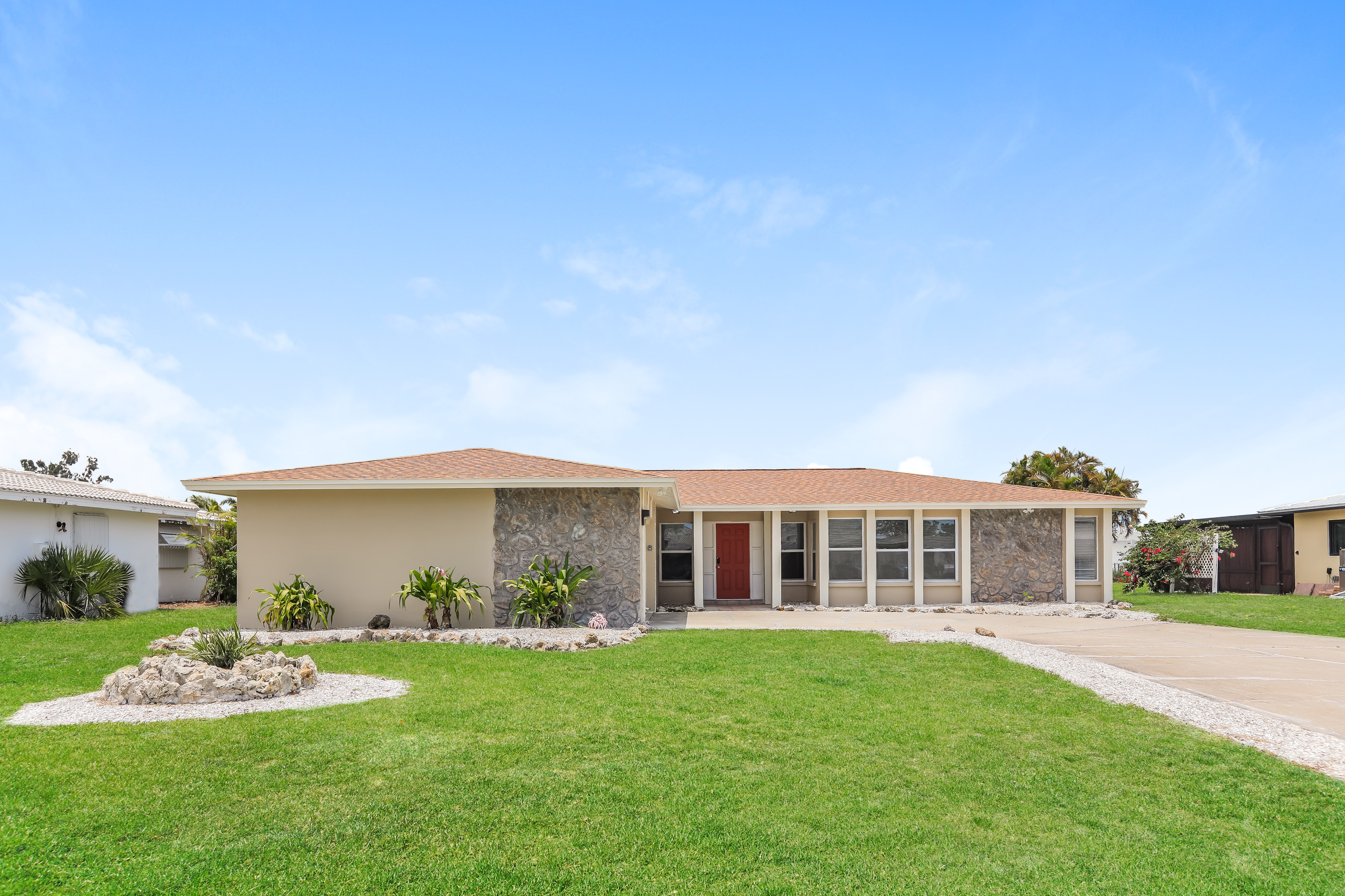 64 GOLFVIEW RD ROTONDA WEST, FL 33947